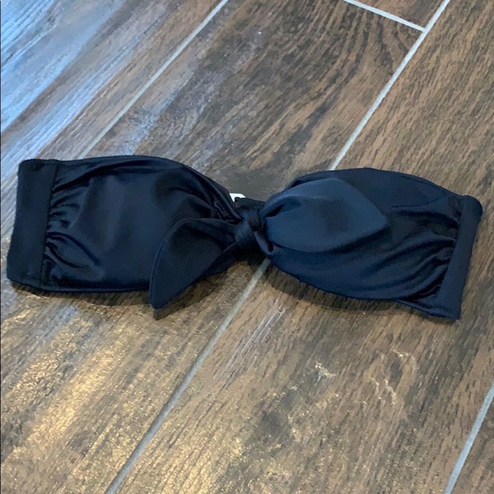 🩱 **Victoria’s Secret Strapless Bikini Top - Size XS**
